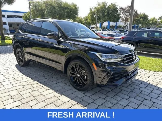 2022 Volkswagen Tiguan SE R-Line Black photo 16