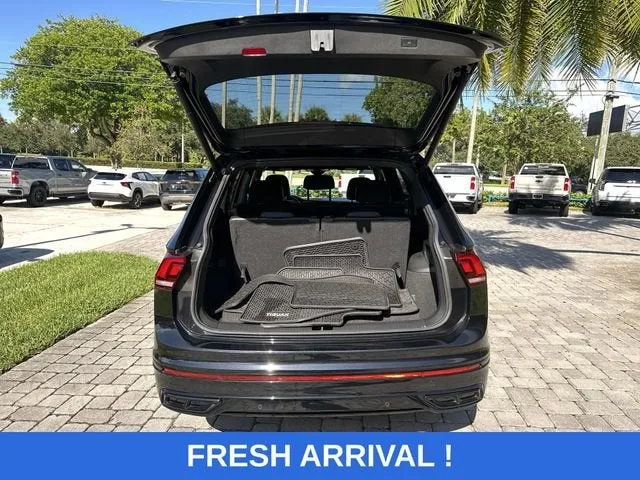 2022 Volkswagen Tiguan SE R-Line Black photo 28
