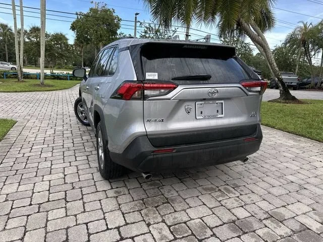 2025 Toyota RAV4 Hybrid LE photo 12