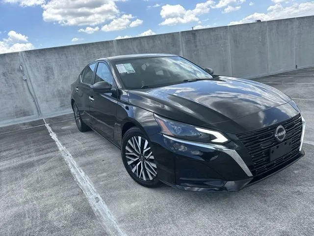 2024 Nissan Altima 2.5 SV photo 6