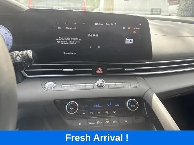 2025 Hyundai Elantra SEL Convenience photo 7