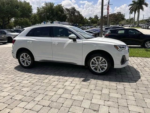 2025 Audi Q3 S line Premium photo 15