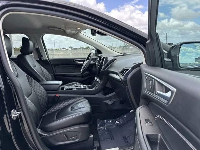 2024 Ford Edge Titanium photo 28