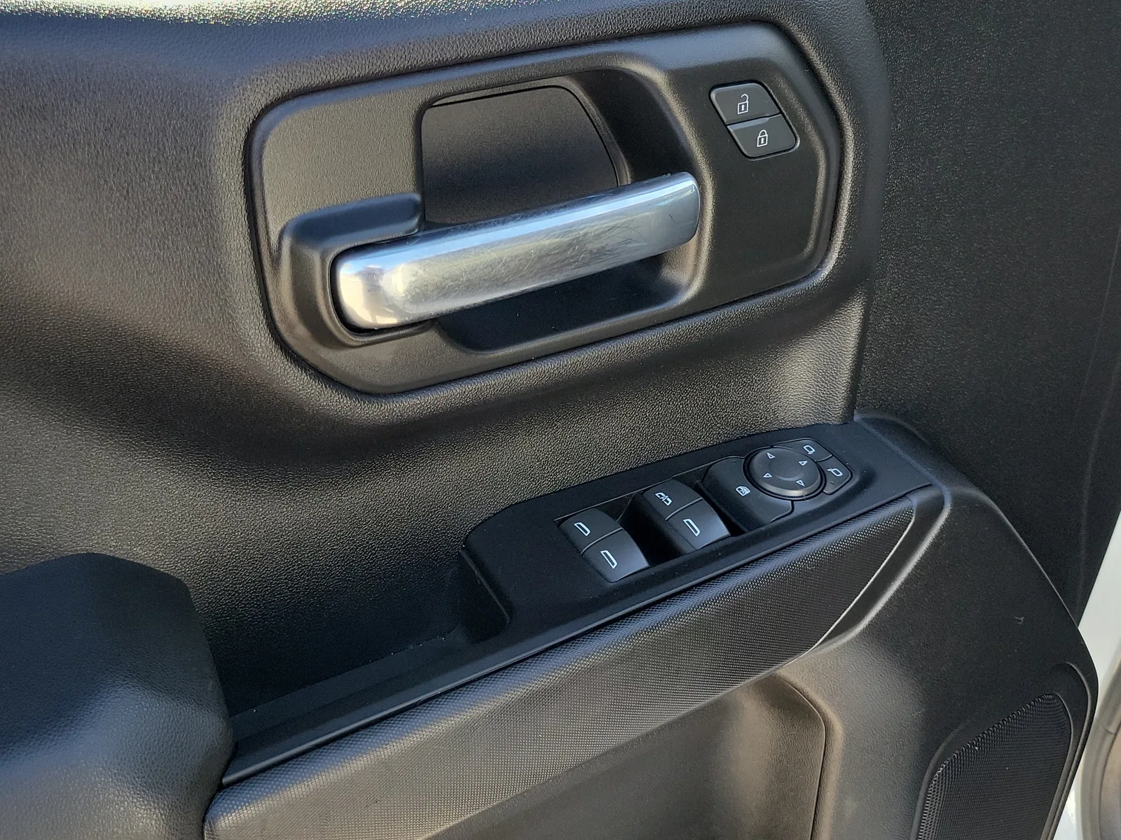 2023 Chevrolet Silverado 1500 Custom photo 17