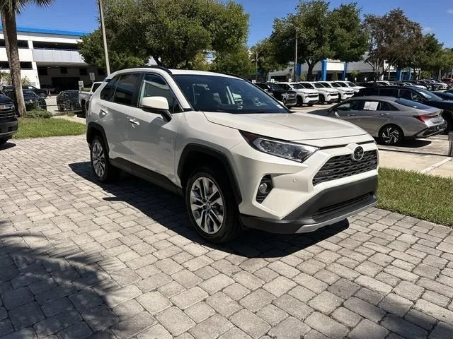 2021 Toyota RAV4 Limited photo 16