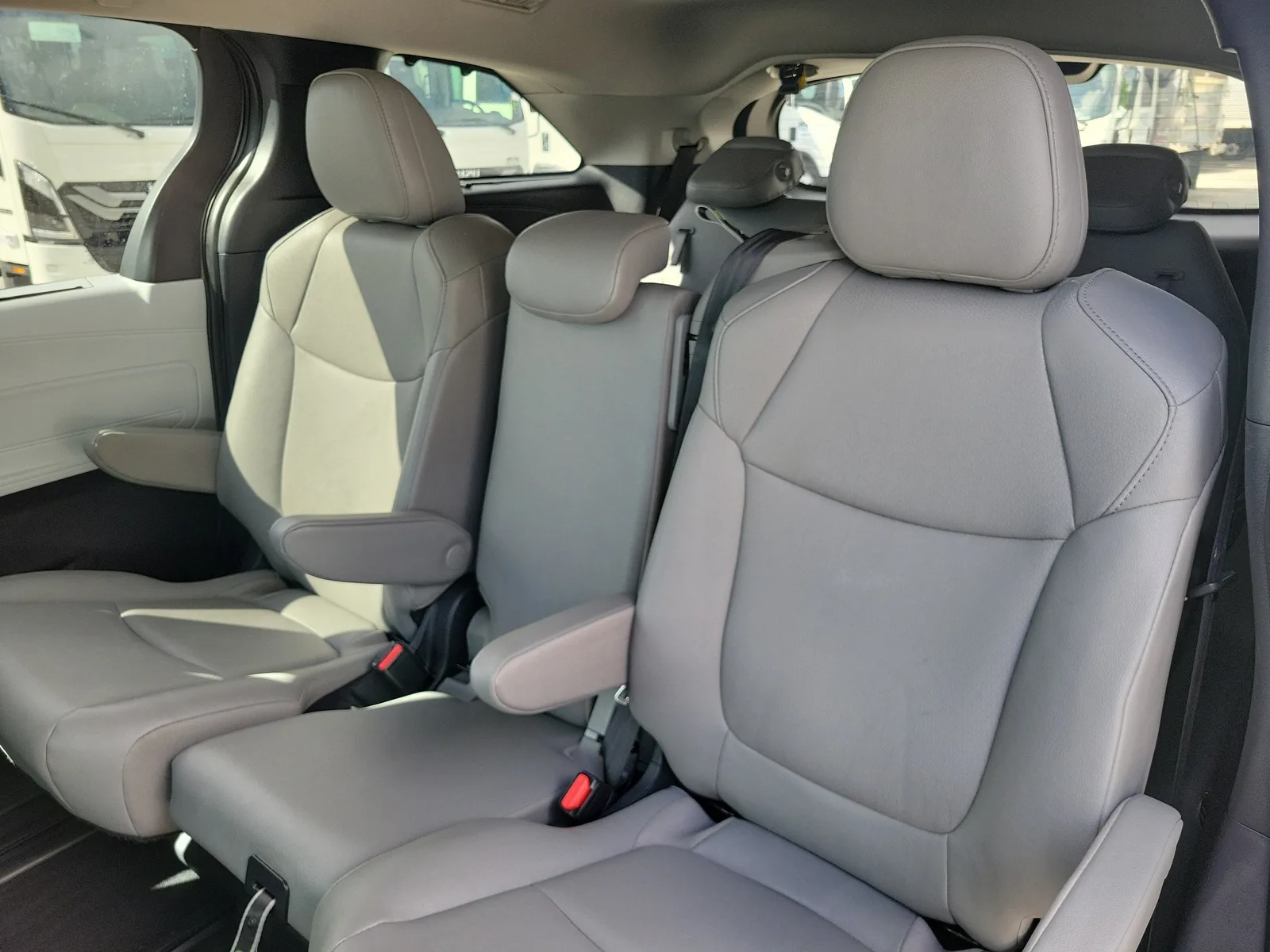 2026 Toyota Sienna XLE photo 14