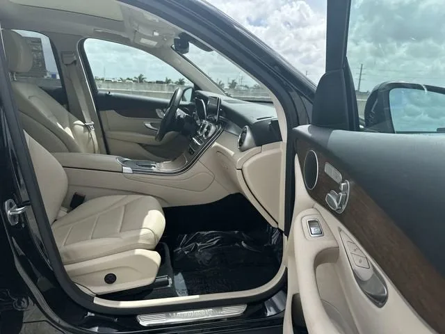 2022 Mercedes-Benz GLC GLC 300 photo 29