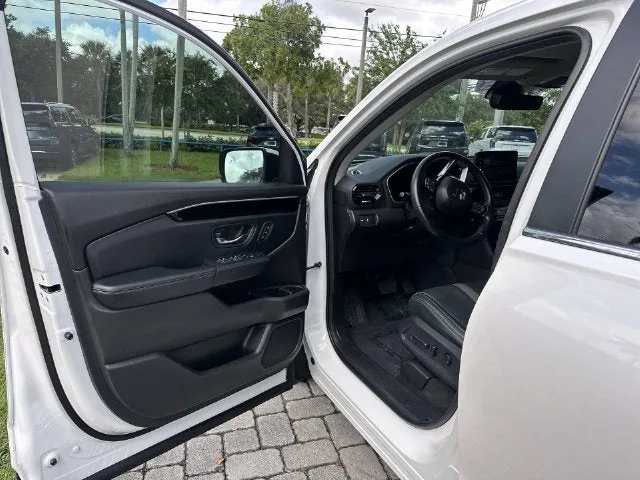 2024 Honda Pilot EX-L 7 Passenger photo 22