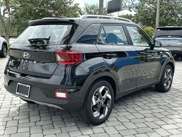 2025 Hyundai Venue SEL photo 36