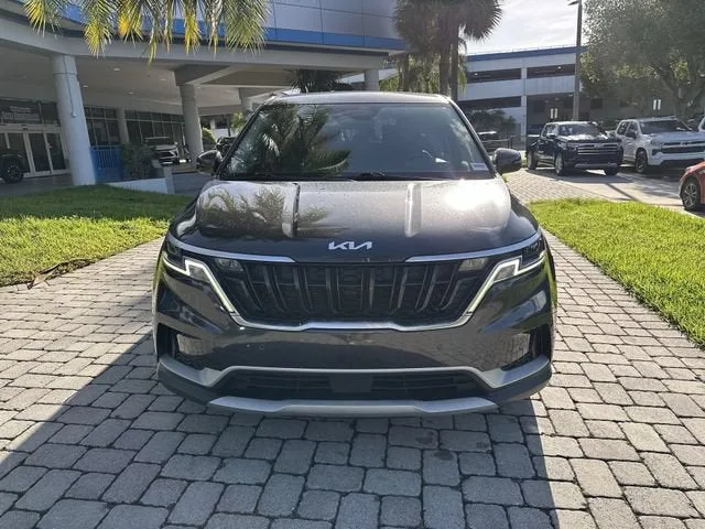 2023 Kia Carnival EX photo 18