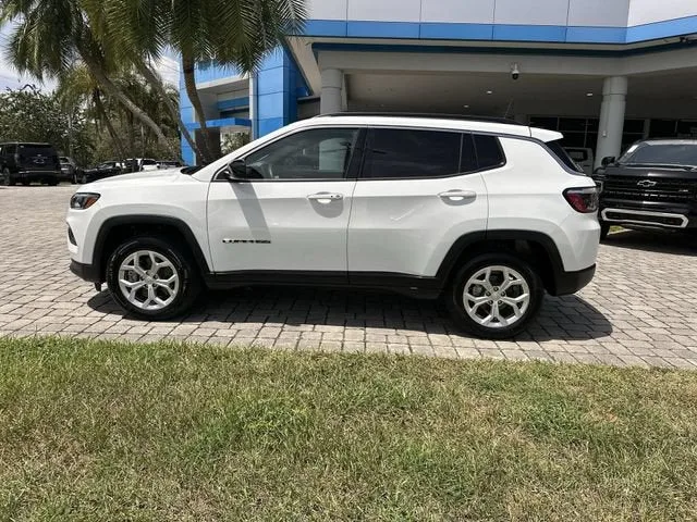 2024 Jeep Compass Latitude photo 32
