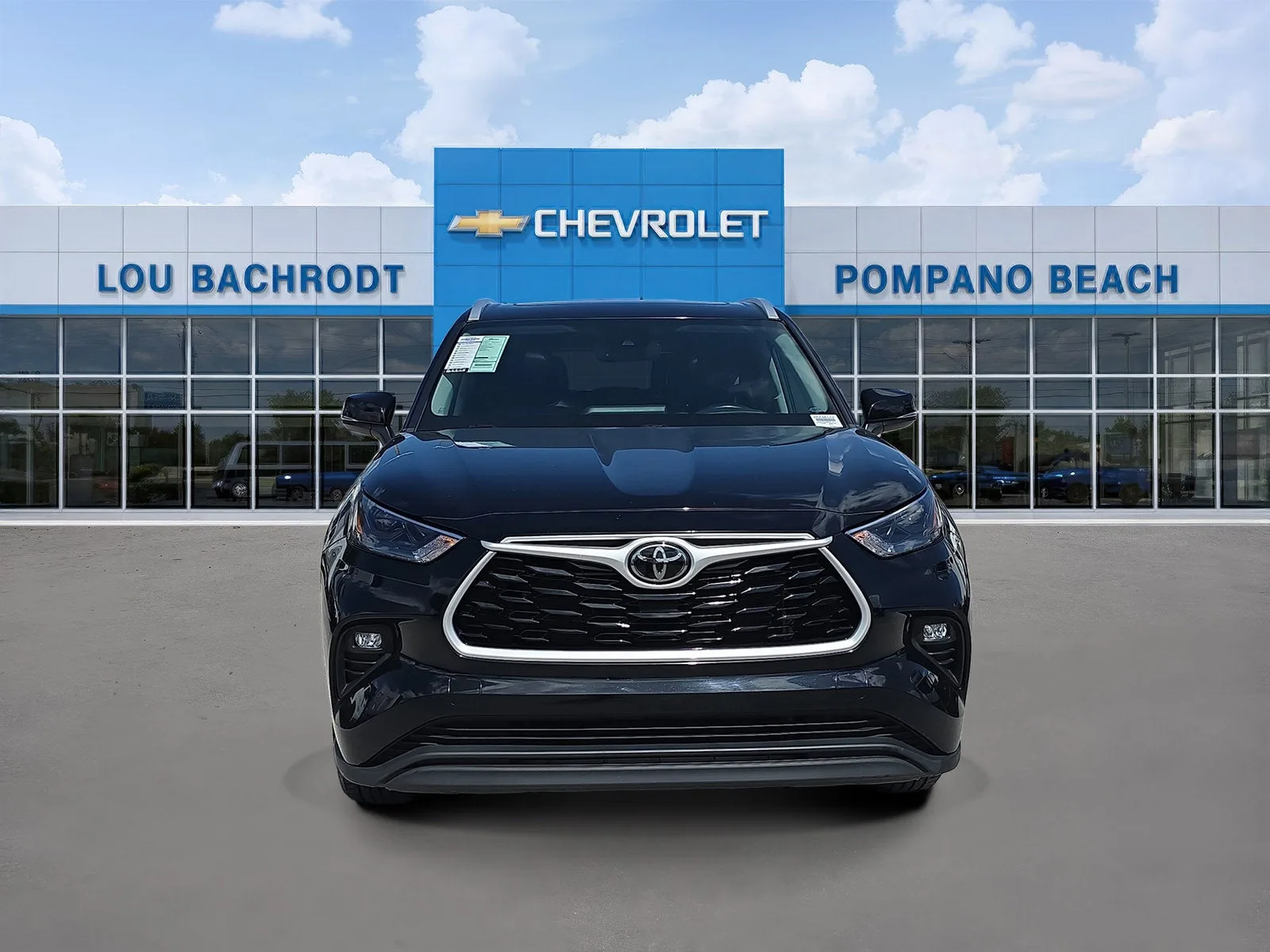 2024 Toyota Highlander LE photo 2