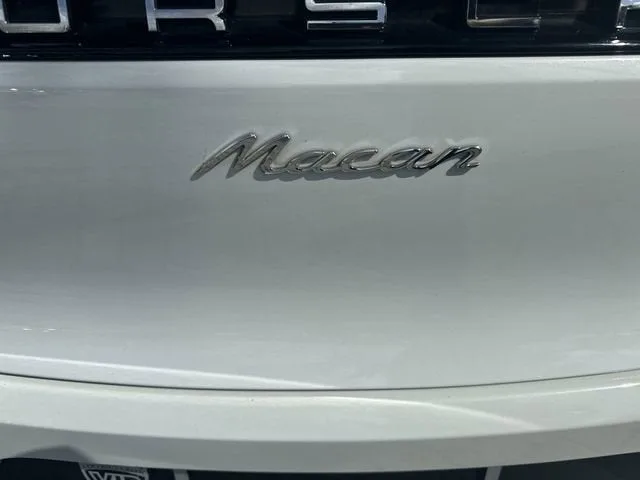 2020 Porsche Macan 4DR AWD photo 12