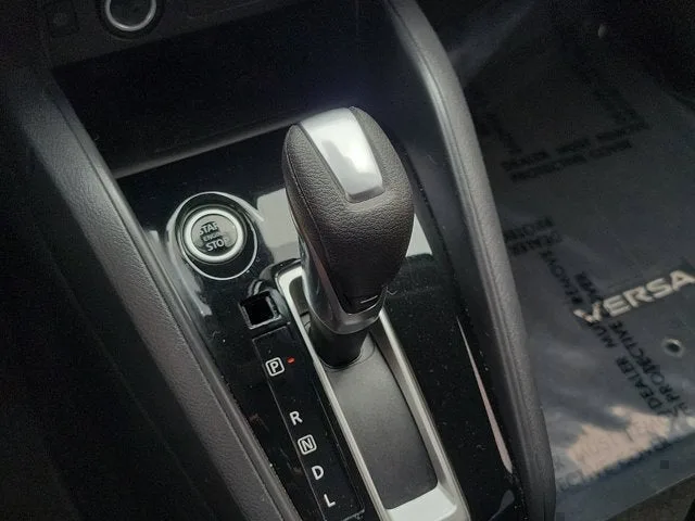 2025 Nissan Versa SR photo 27