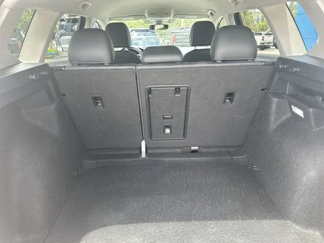 2024 Volkswagen Taos SE photo 28
