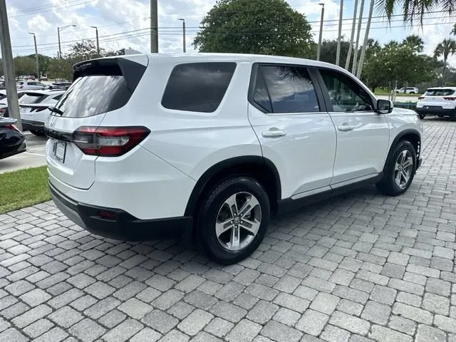 2023 Honda Pilot EX-L 8 Passenger photo 19
