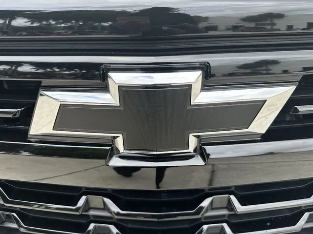 2024 Chevrolet Silverado 1500 RST photo 10