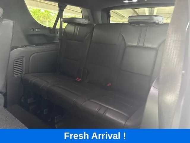 2023 Chevrolet Suburban RST photo 4