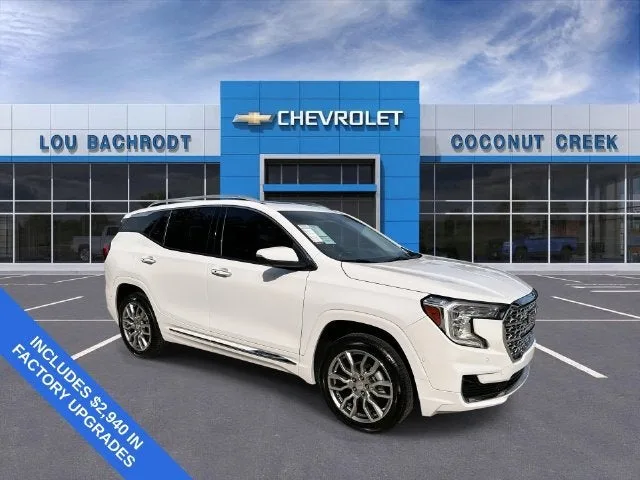2024 GMC Terrain Denali photo 2