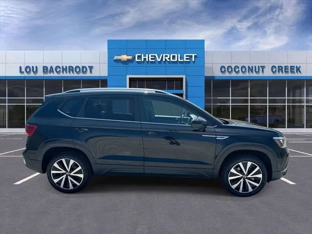 2024 Volkswagen Taos SE photo 9