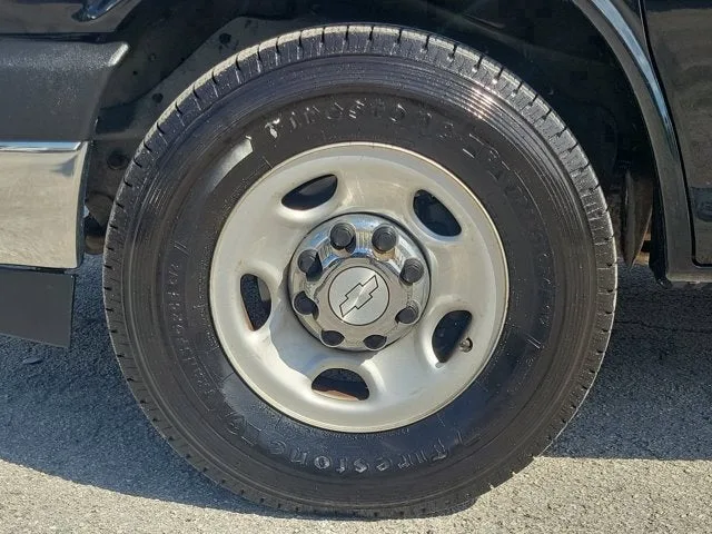 2018 Chevrolet Express Passenger 3500 LT photo 9