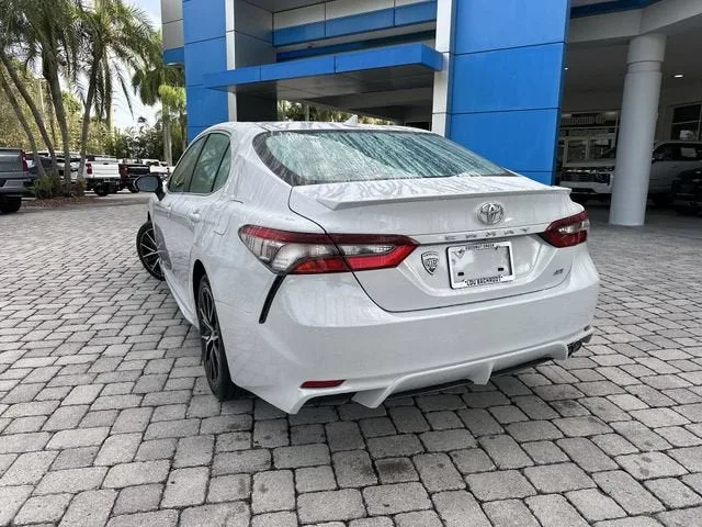 2024 Toyota Camry SE photo 12