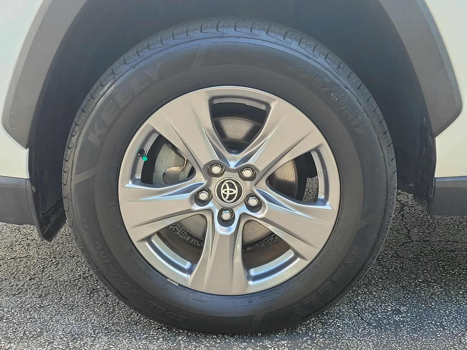 2023 Toyota RAV4 Hybrid XLE photo 9