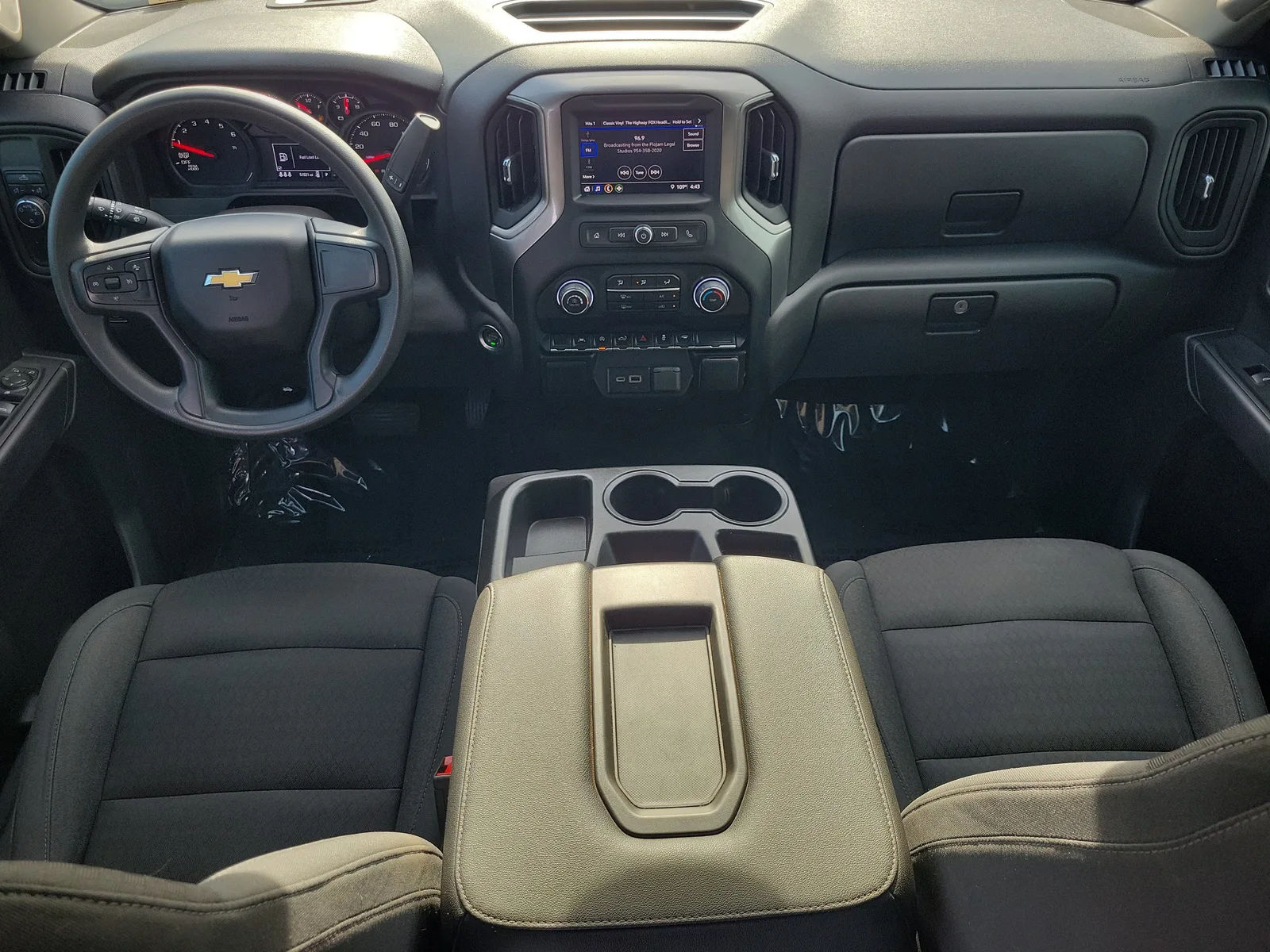 2025 Chevrolet Silverado 1500 Custom photo 16