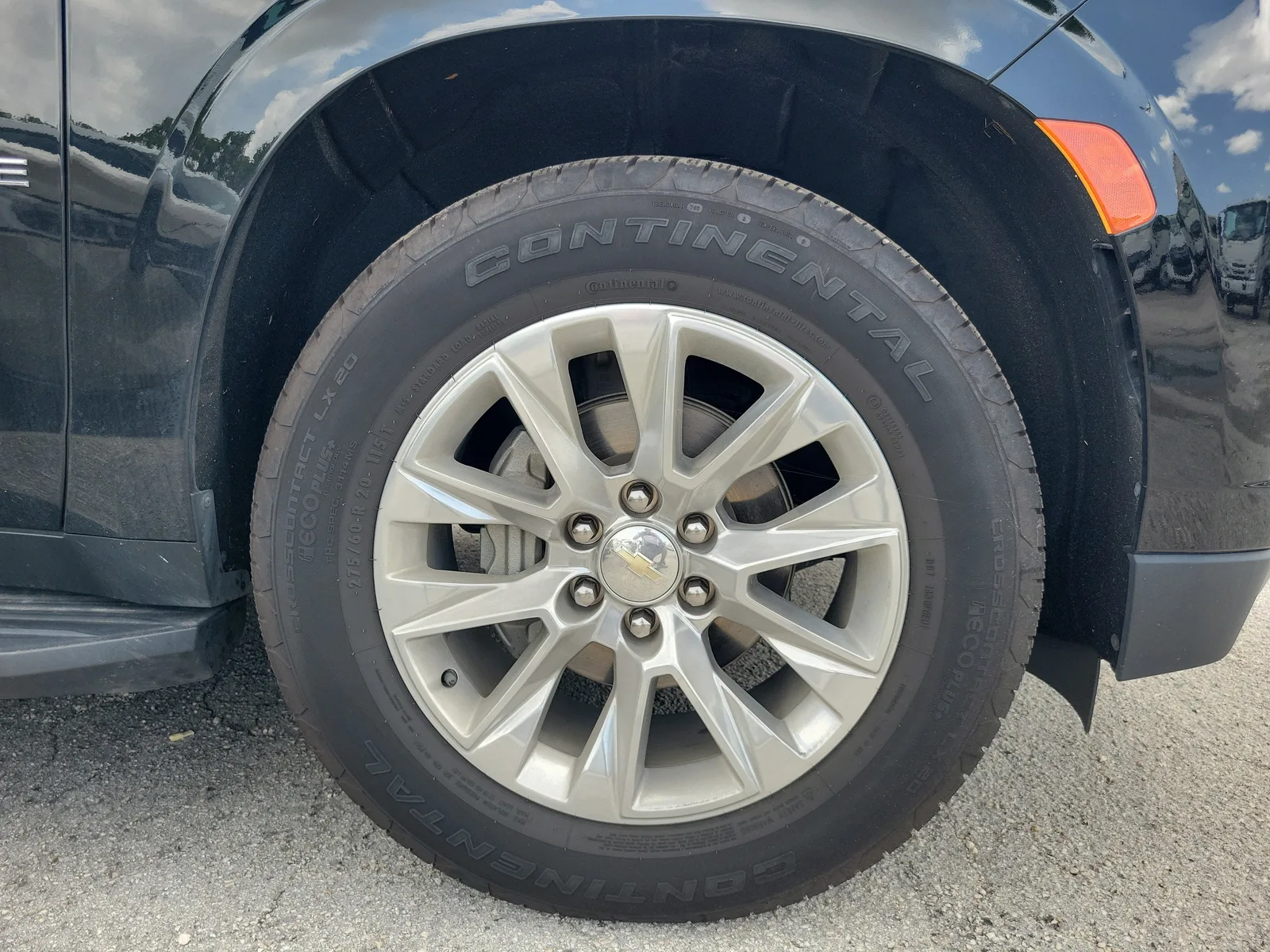 2021 Chevrolet Tahoe Premier photo 2