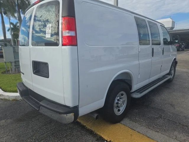 2025 Chevrolet Express Cargo WT photo 4