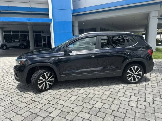 2024 Volkswagen Taos SE photo 38
