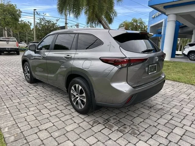 2025 Toyota Highlander LE photo 33