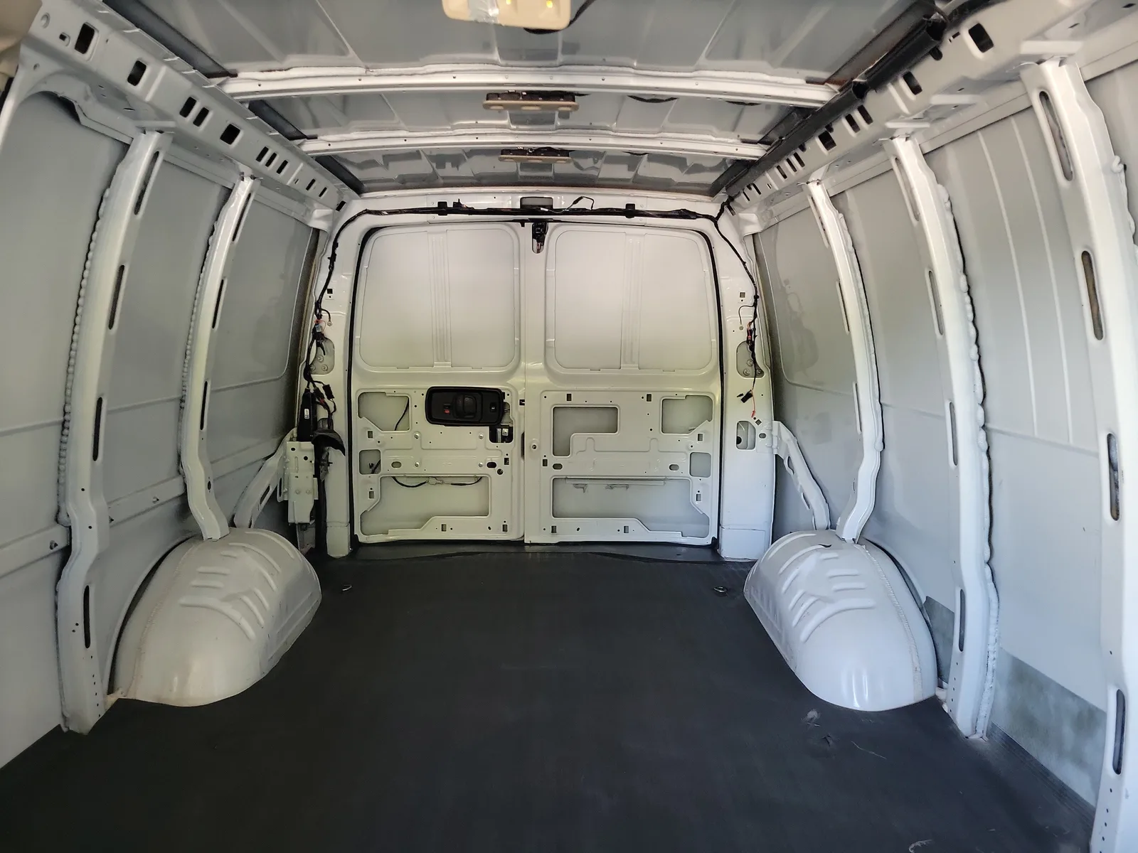 2025 Chevrolet Express Cargo WT photo 16