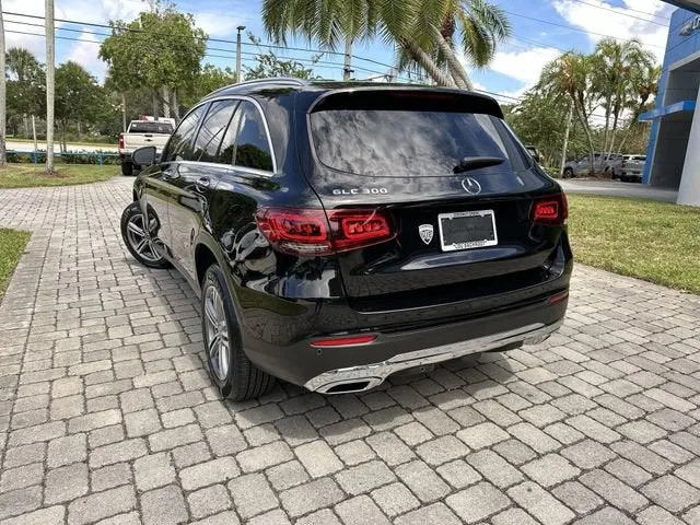 2022 Mercedes-Benz GLC GLC 300 photo 12