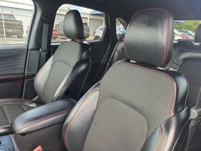 2025 Ford Escape ST-Line photo 18