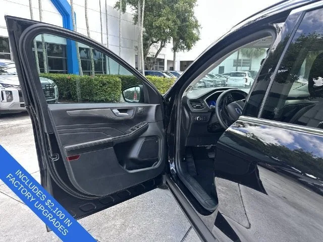 2021 Ford Escape Titanium photo 22