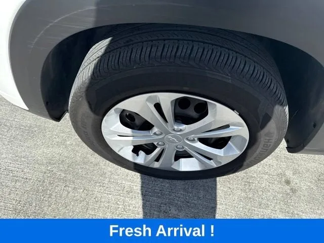 2025 Chevrolet Trax LS photo 18