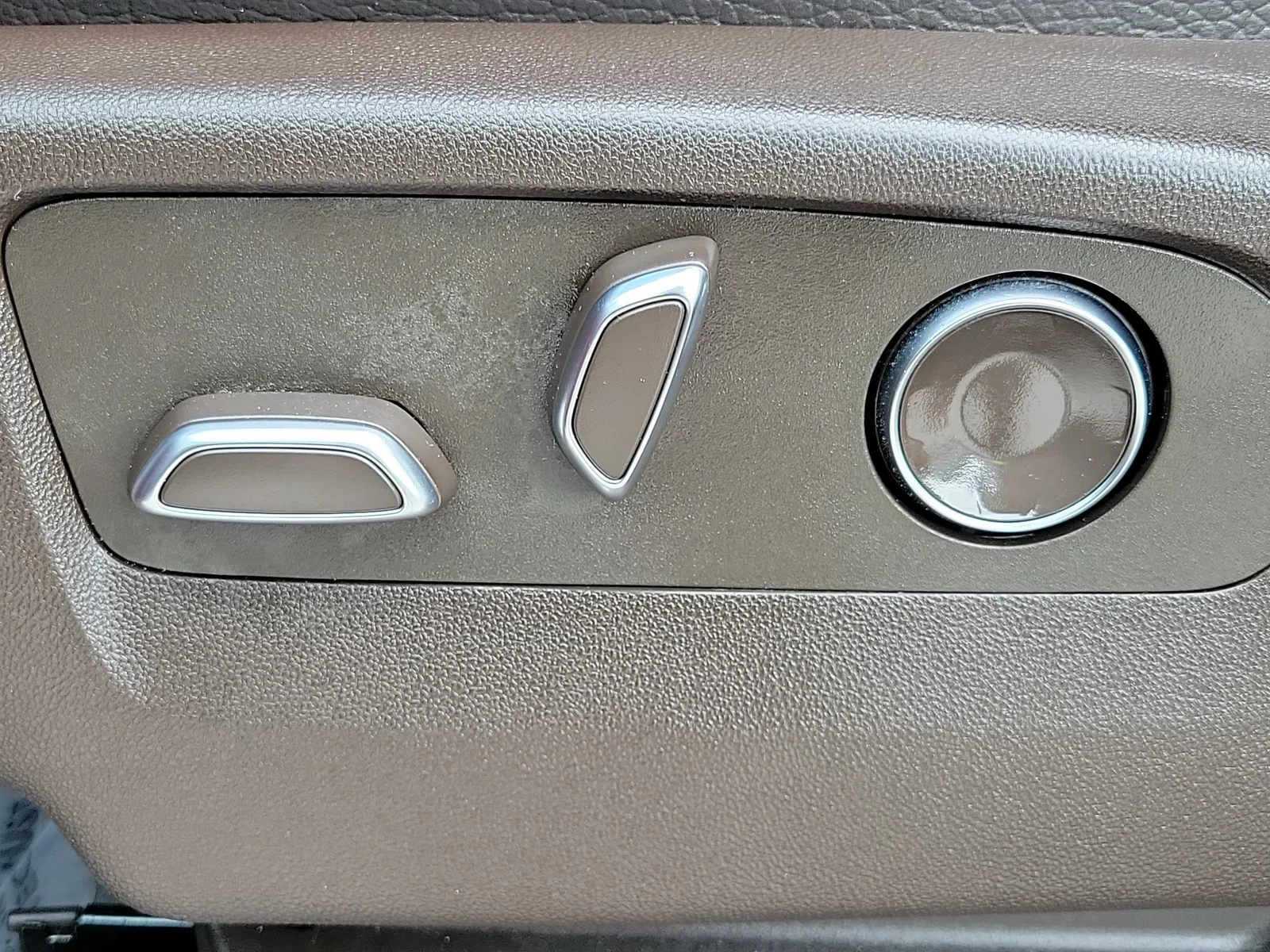 2024 GMC Yukon Denali photo 25