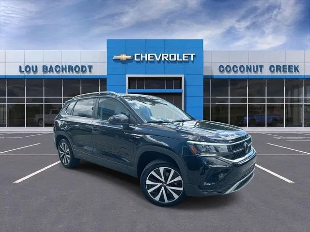 2024 Volkswagen Taos SE photo 2