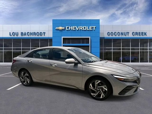 2025 Hyundai Elantra SEL Convenience photo 2