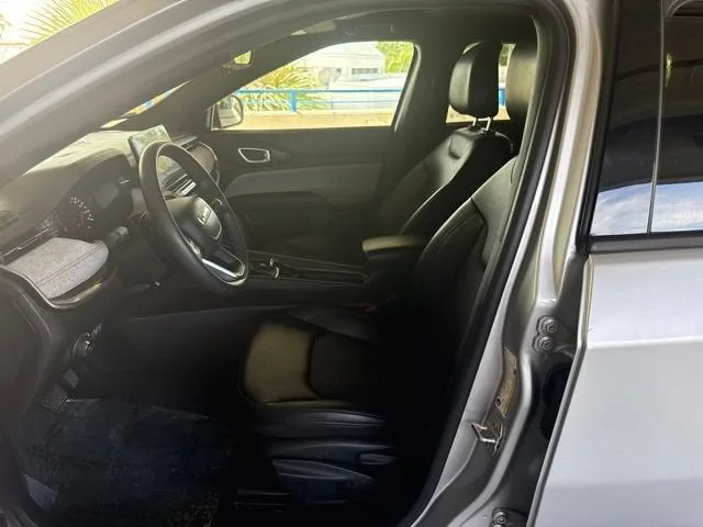 2024 Jeep Compass Latitude photo 2