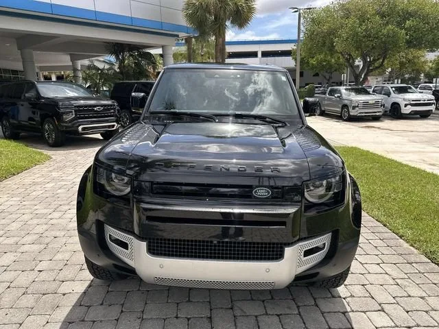 2023 Land Rover Defender SE photo 18