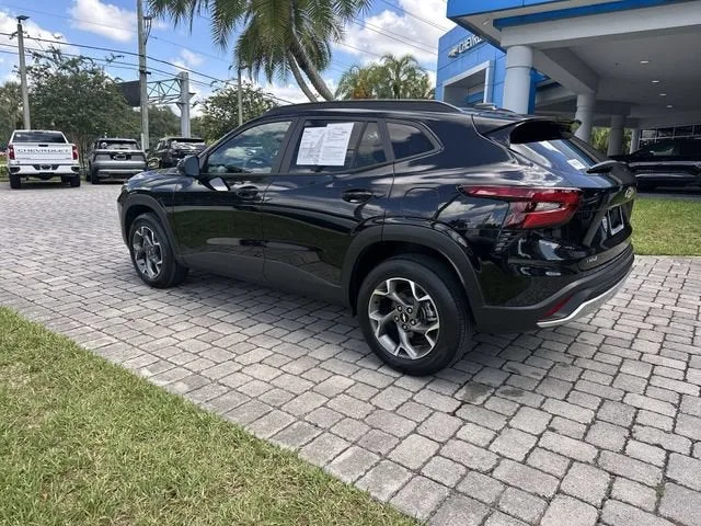 2024 Chevrolet Trax LT photo 32
