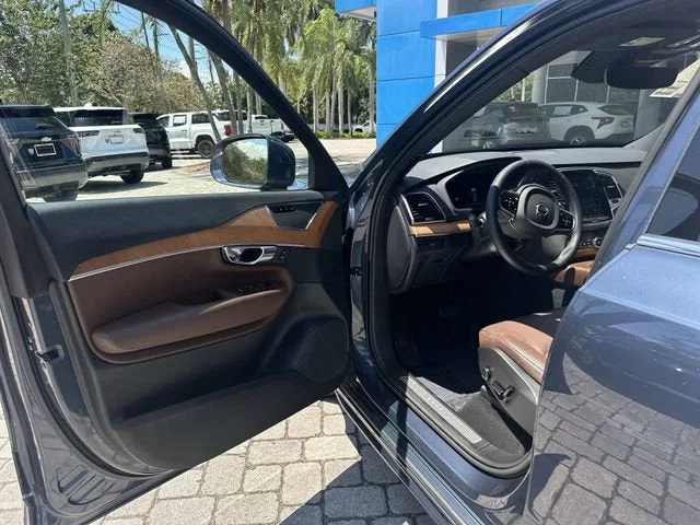 2023 Volvo XC90 Plus photo 22
