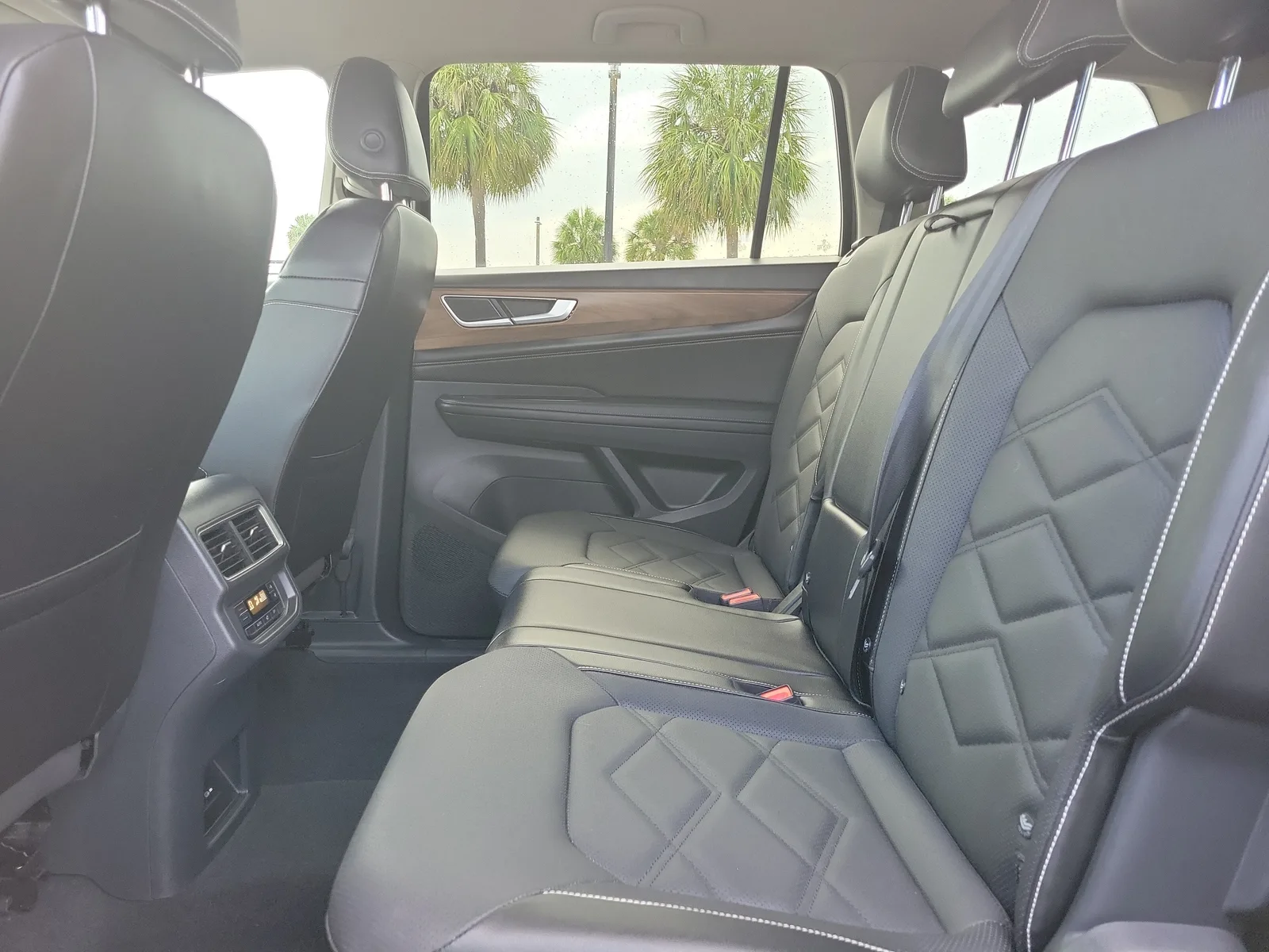 2024 Volkswagen Atlas 2.0T SE photo 14
