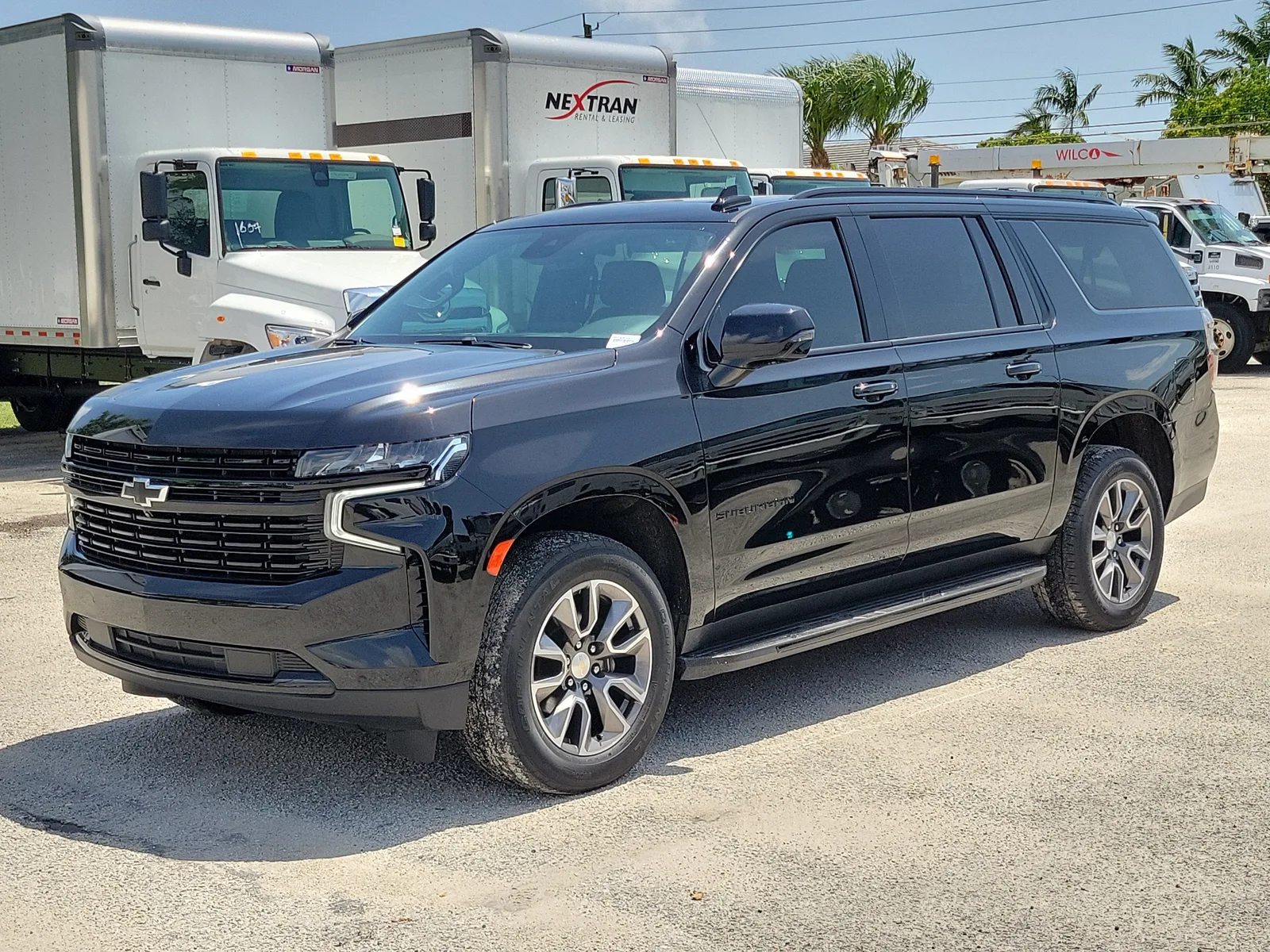 2023 Chevrolet Suburban RST photo 7