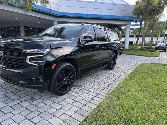 2023 Chevrolet Suburban RST photo 21