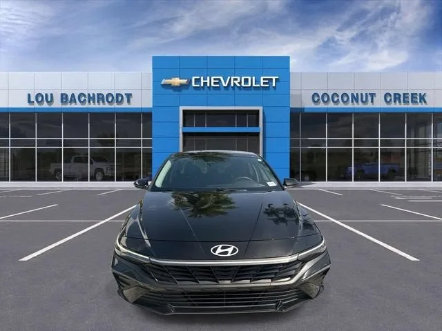 2024 Hyundai Elantra SEL photo 3