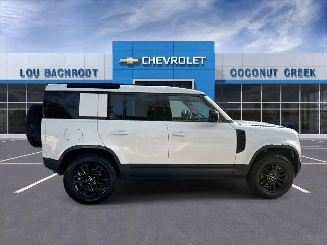 2025 Land Rover Defender S photo 9