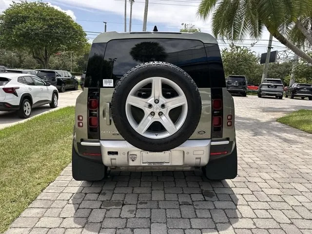 2020 Land Rover Defender HSE photo 35
